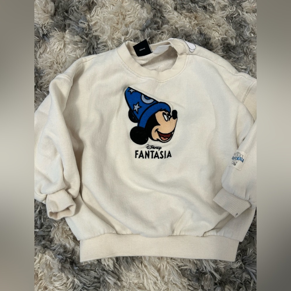 Pre owned. Small stain on sleeve as in photo, otherwise gently used!